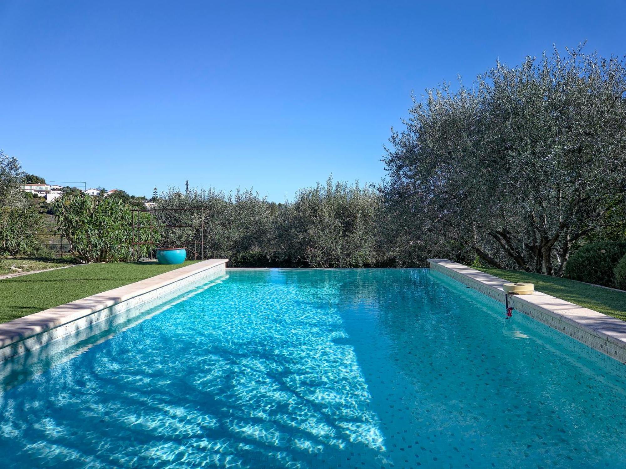Bastide D'architecte En Pierre