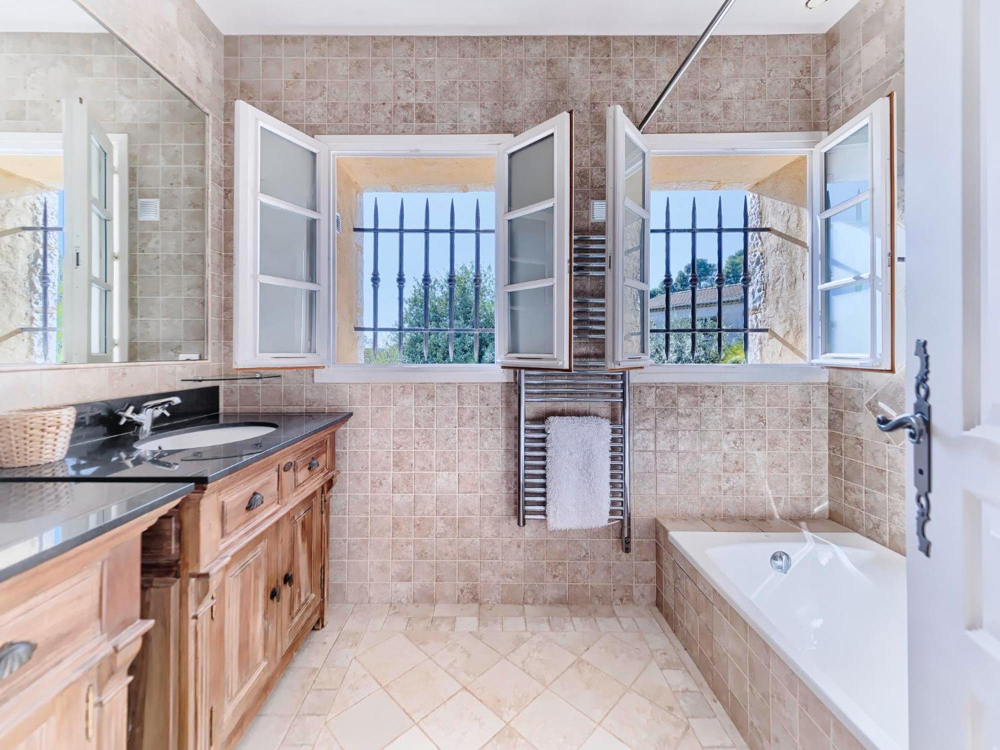Bastide D'architecte En Pierre *