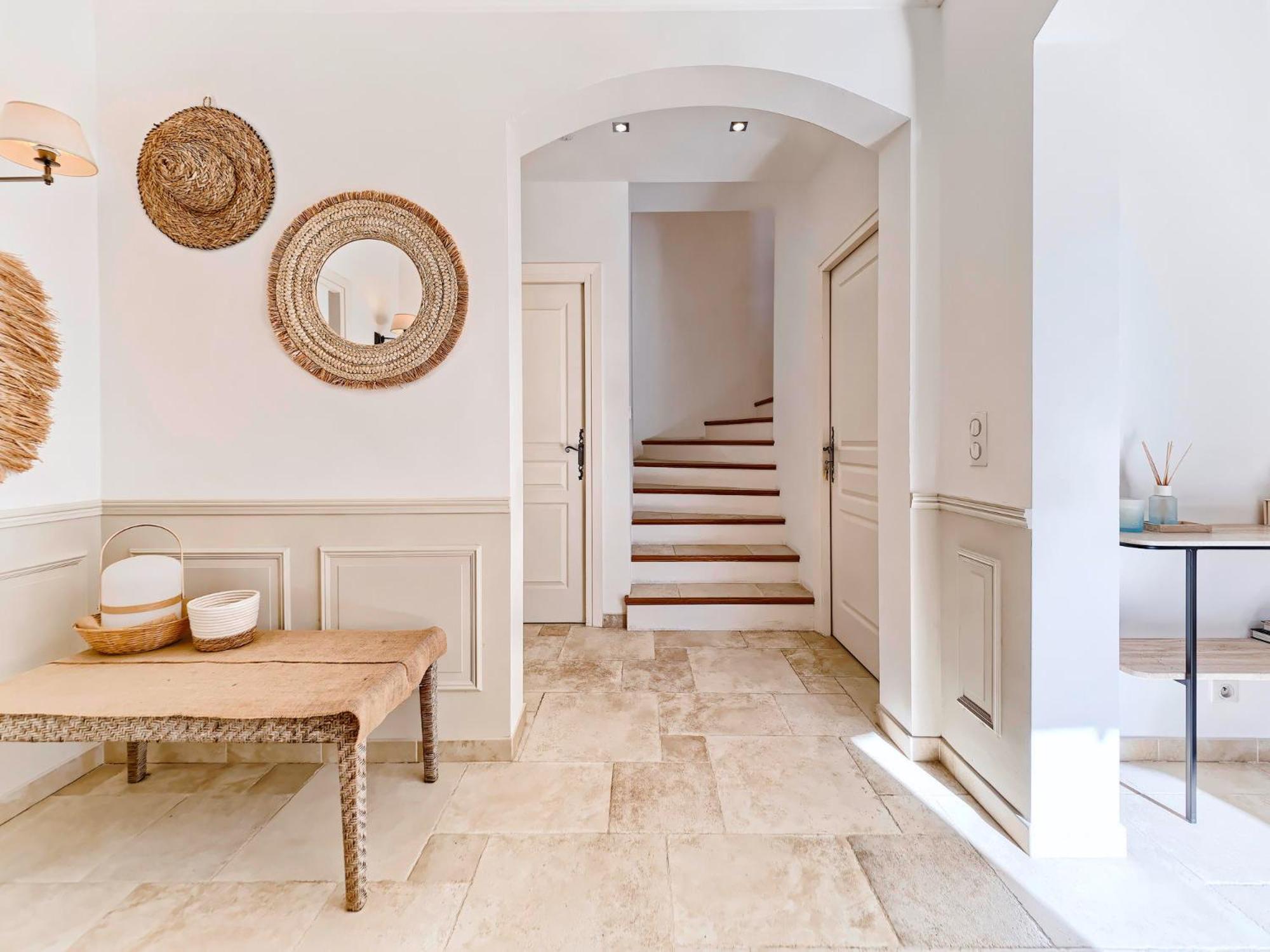 Bastide D'architecte En Pierre Villa