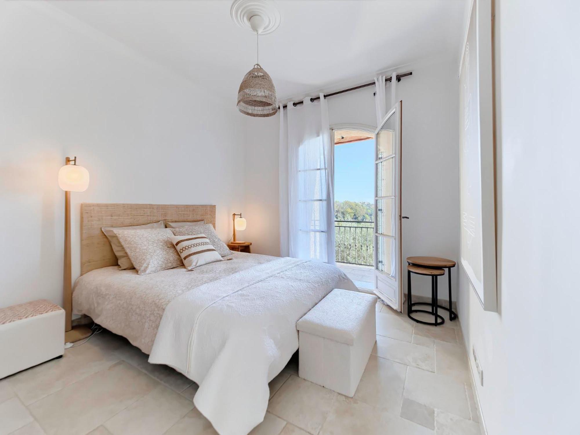 Bastide D'architecte En Pierre